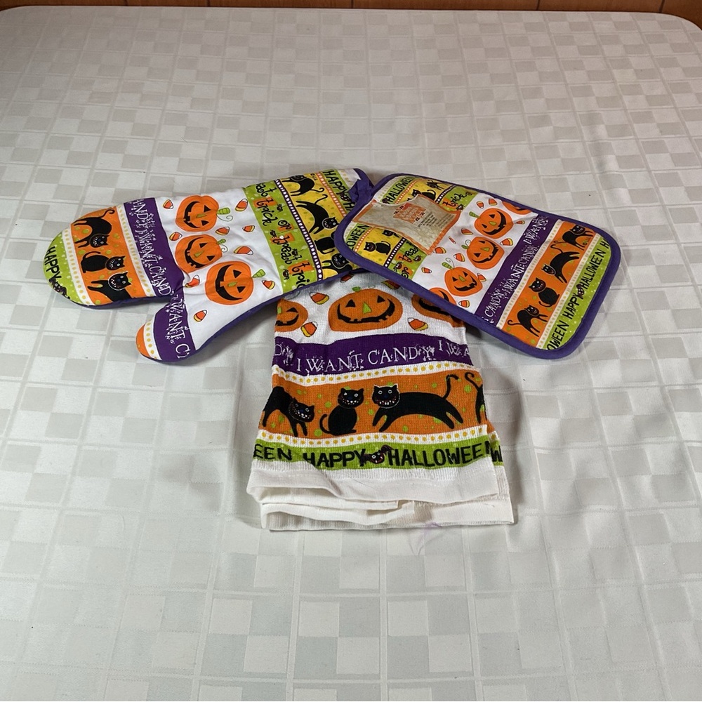 💜 New 3 pc Halloween kitchen towel set